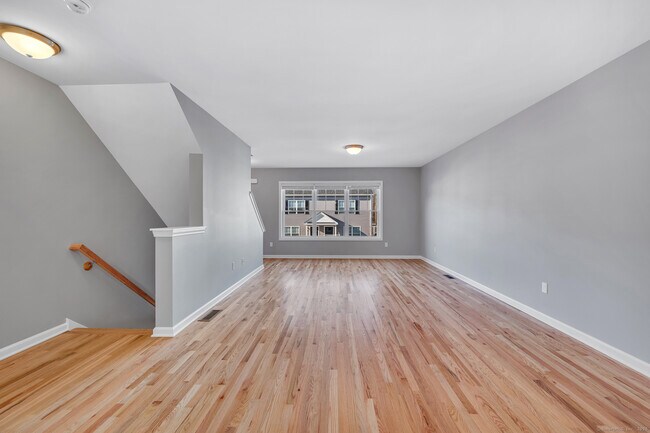 Building Photo - 88 Woodhouse Ave