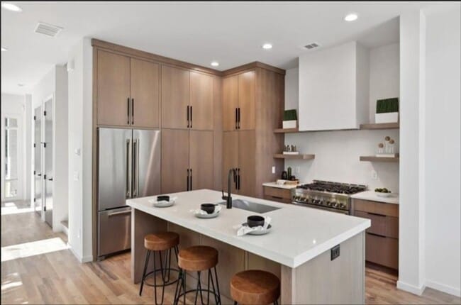 Building Photo - 536 Highland Ave NE