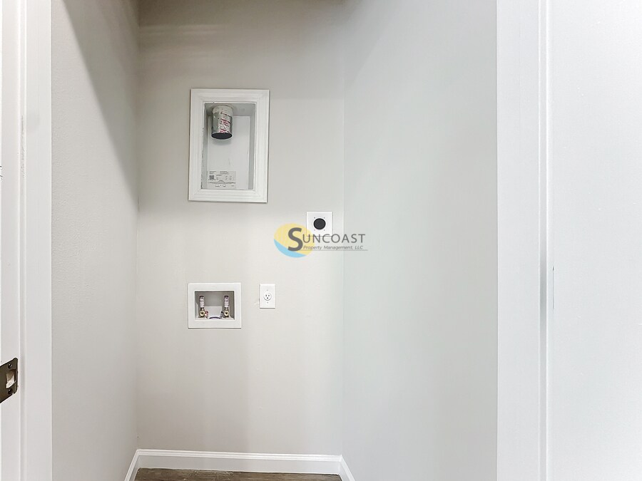 Building Photo - 6451 Breezy Oaks Wy