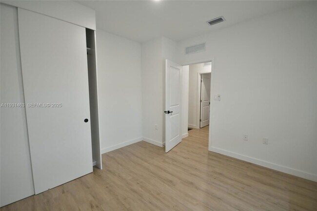 Building Photo - 13390 NW 2nd Ln