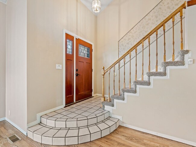 Building Photo - Spacious 5-Bedroom Home for Rent in Sandy, UT