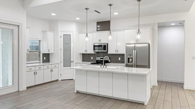 Building Photo - 5106 Sebastian Dr