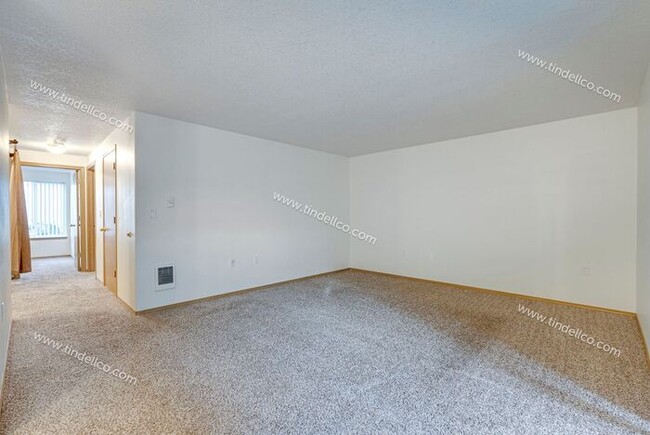 Building Photo - Spacious Pet-Friendly Ground Level Unit w/...