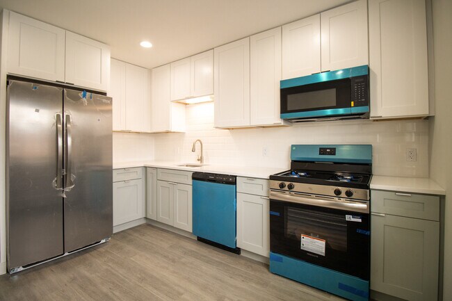 Building Photo - 10457 Dearlove Rd