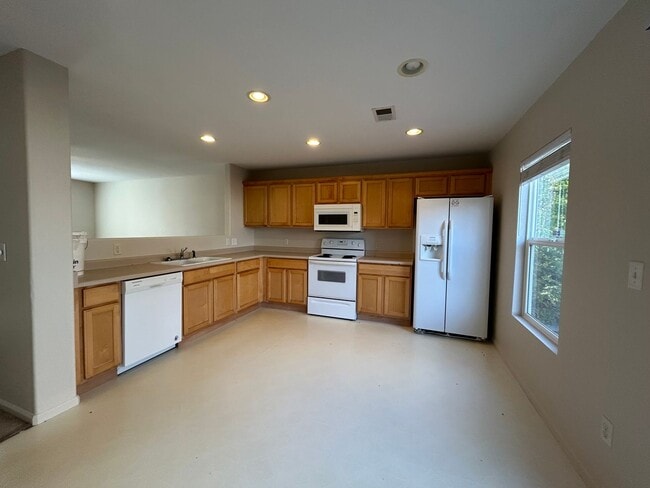 Building Photo - Spacious Fort Collins 4-Bedroom Home with Fenced Yard and Garage