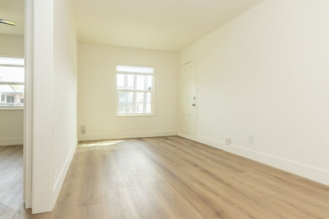 Building Photo - **REDUCED SECURITY DEPOSIT** Refreshed 2 Bed /1 Bath Pacific Beach Duplex Near the Ocean & Bay!