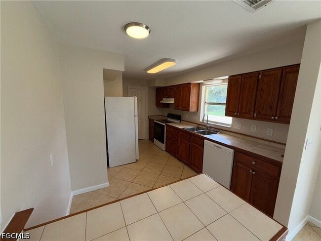 Building Photo - 1101 Leeland Heights Blvd E