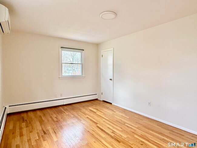 Building Photo - 47 Fuller Dr