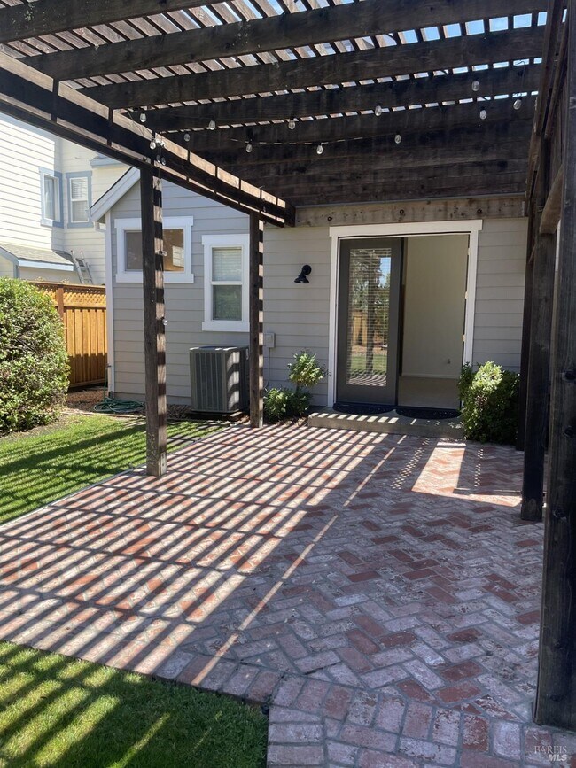 Building Photo - 201 Spur Ridge Ln