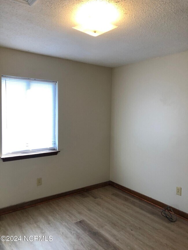 Building Photo - 202 Cedar Ridge Ln