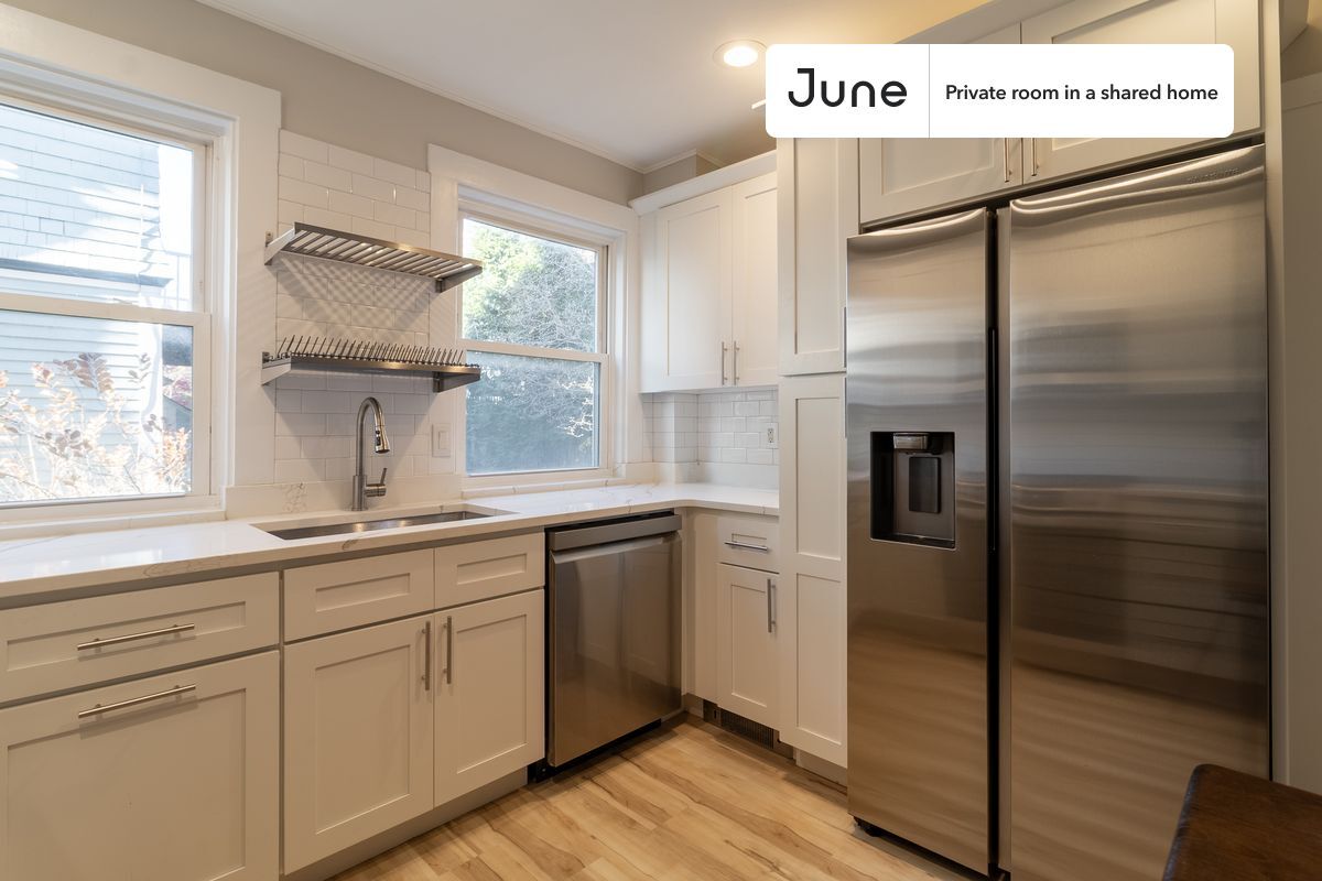 Building Photo - Room in Shared 5 bed/2 bath home in Brookline