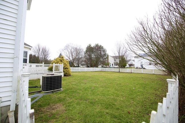 Building Photo - 4400 Greensbury Dr