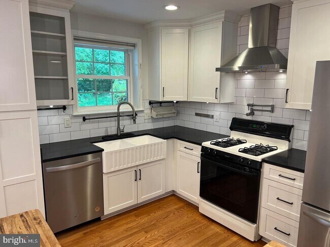 Building Photo - 8711 Braeburn Dr