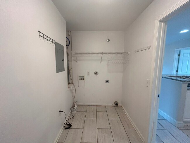 Building Photo - First floor 2 bedroom/2 bathroom condomini...