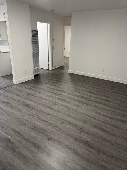 Building Photo - 581 W 16th St