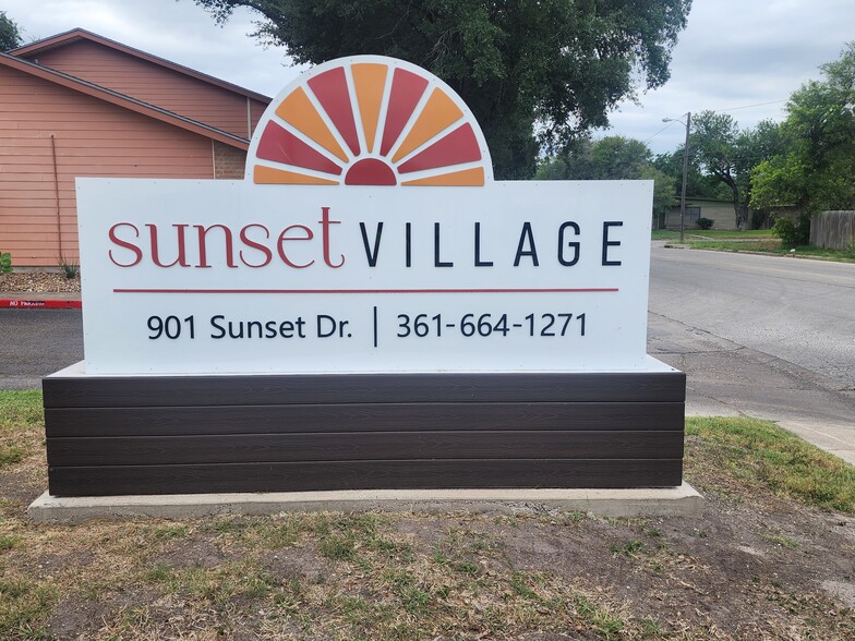 Primary Photo - Sunset Village Apartments