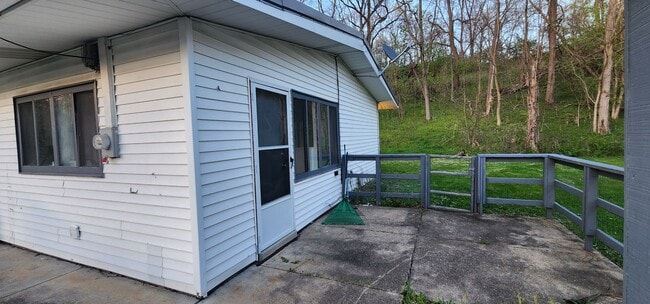 Building Photo - Finleyville 3 Bedroom 1.5 Bath Remodeled Ranch Home $1,800 + Utilities