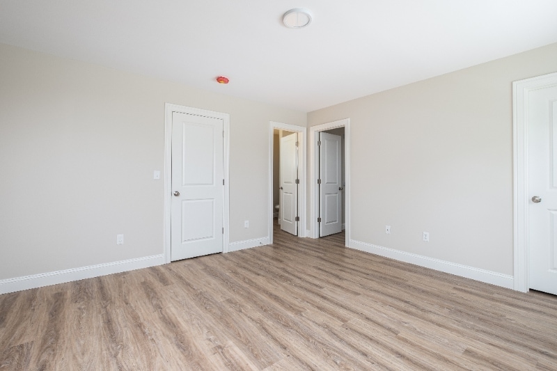 Building Photo - 12 Edgewater Cir