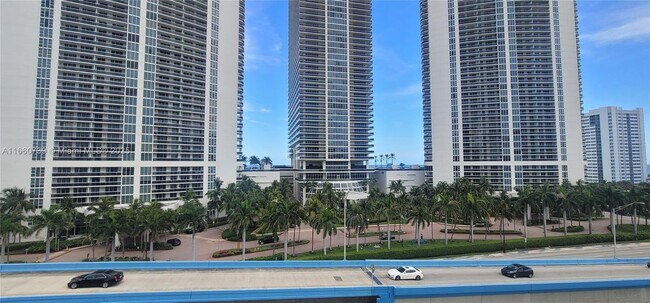 Building Photo - 1825 S Ocean Dr