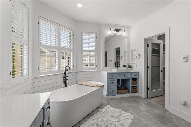 Building Photo - 4308 Canoas Dr