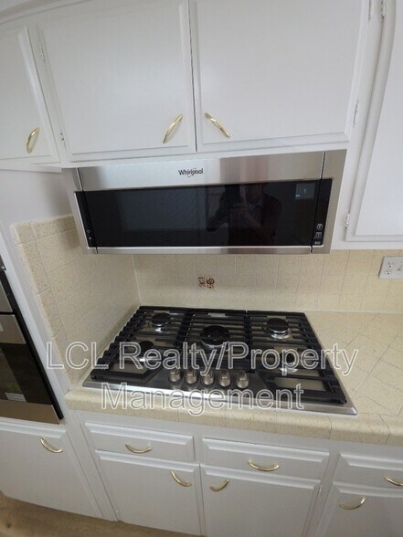 Building Photo - 27111 Wentworth Dr