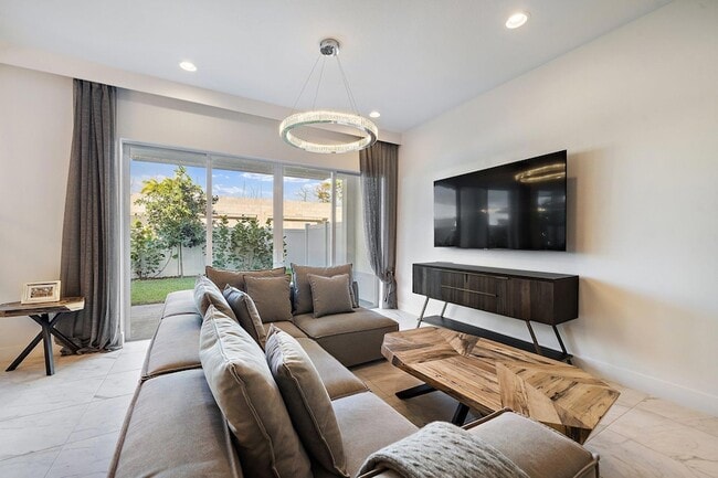 Building Photo - 4925 Pointe Midtown Way