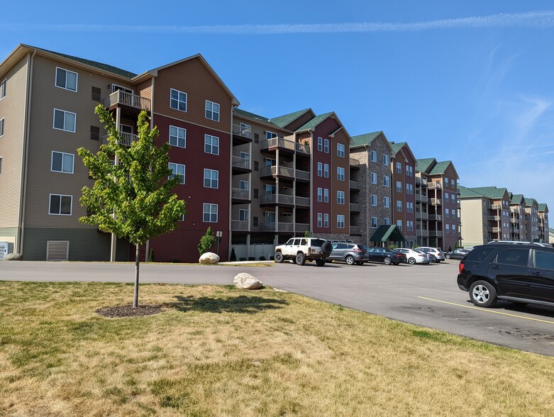 Primary Photo - The Lofts at Hawks Ridge