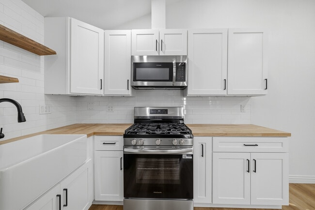 Building Photo - 12511 Landale St