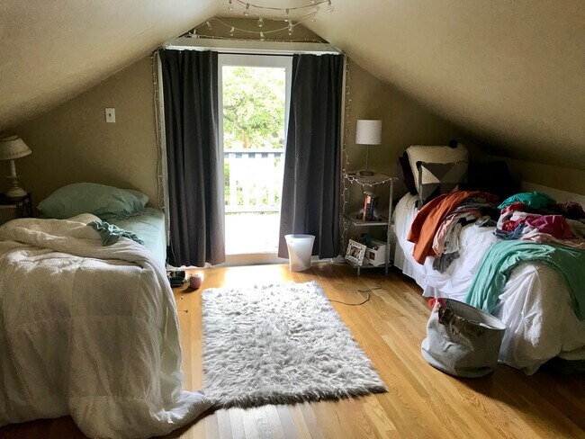 Building Photo - UT PRE-LEASE: Hyde Park 4 bed / 3 bath.  O...