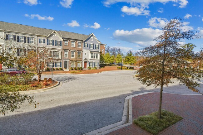 Building Photo - 605 S Cherry Grove Ave