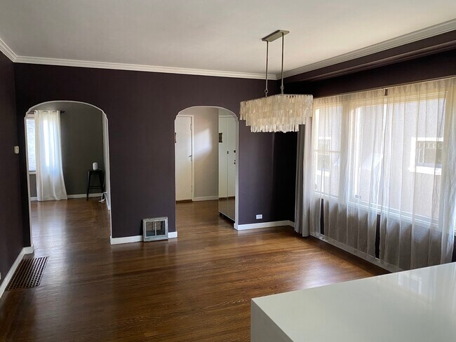 Building Photo - 5558 Claremont Avenue