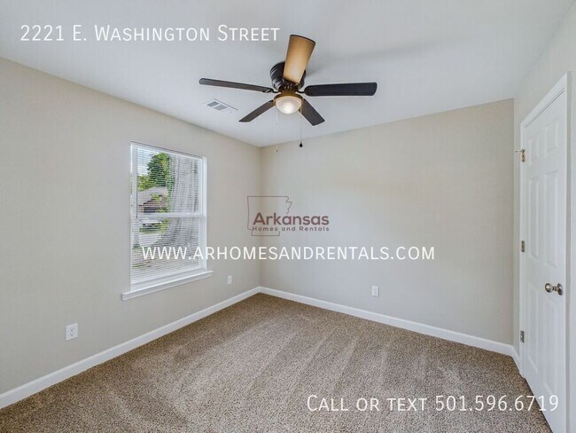 Building Photo - 2221 E Washington Ave