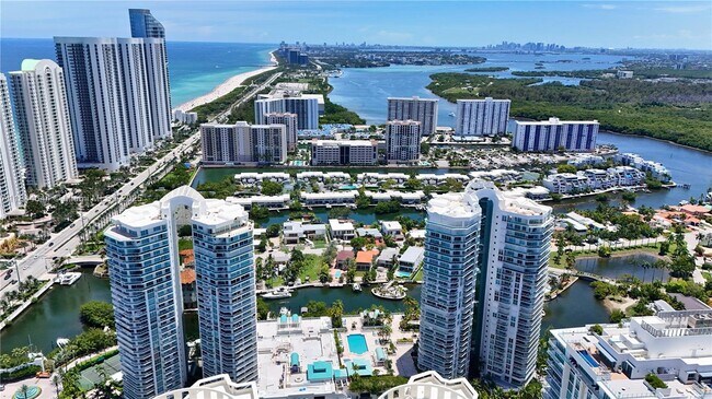 Building Photo - 16500 Collins Ave