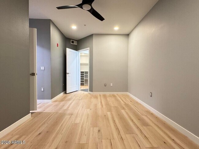 Building Photo - 1701 E Colter St