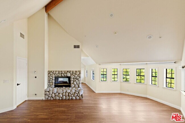 Building Photo - 5237 San Feliciano Dr