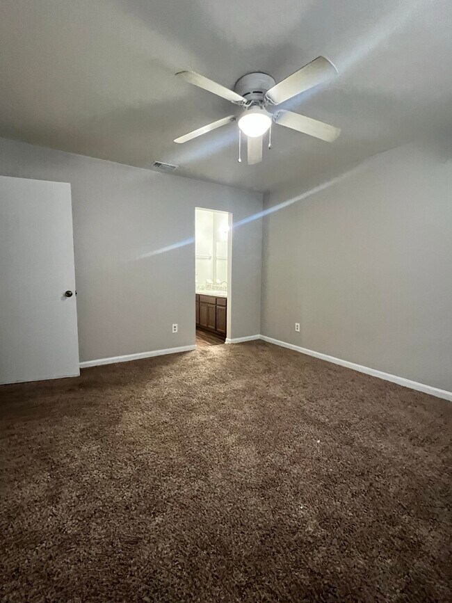 Building Photo - 2968 Woodrich Dr