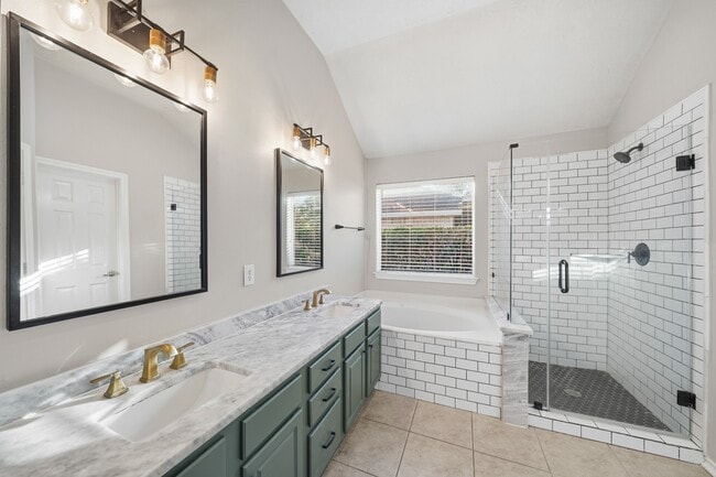 Building Photo - 11811 Misty Peak Ln