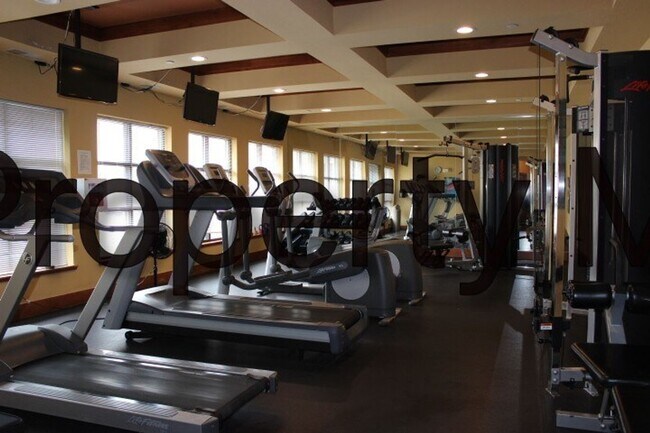 Building Photo - Eden Prairie Southwest Station Condo, 2 Full Baths, 1 Parking Space, Amenity Rich Building