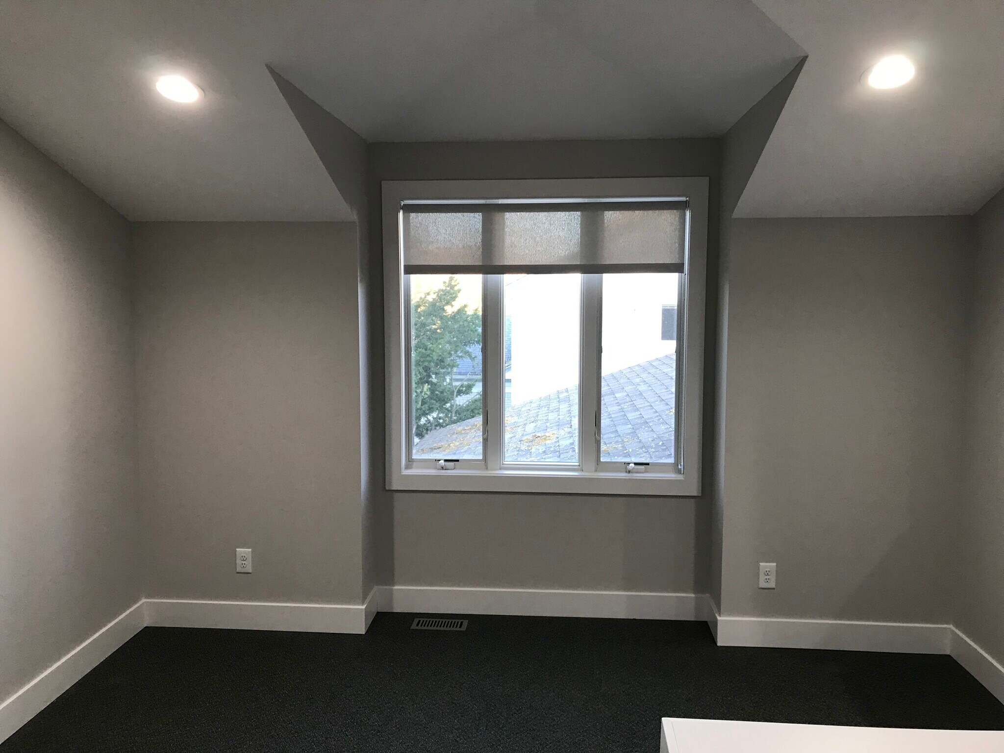 Building Photo - 2866 Baylis Dr