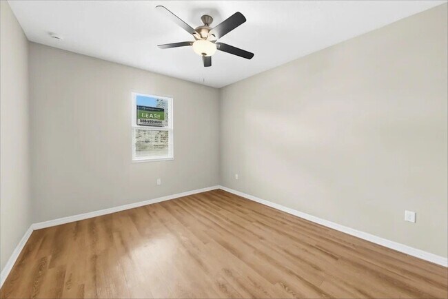 Building Photo - 14237 Seranoa Dr