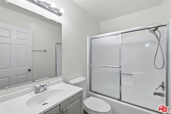 Building Photo - 1002 N Edgemont St