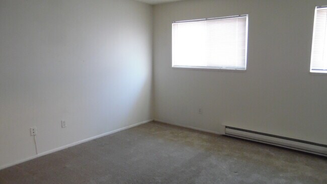 Building Photo - 377 Smithridge Park