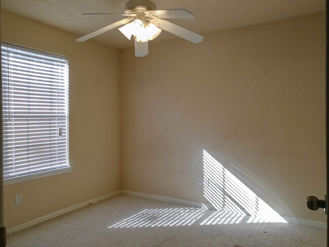 Building Photo - 3 Bed 2 Bath in Walnut Creek, Great NW Gainesville Location