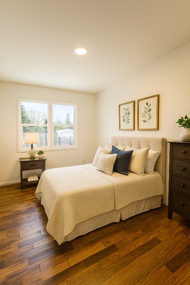 Building Photo - 229 Oak St