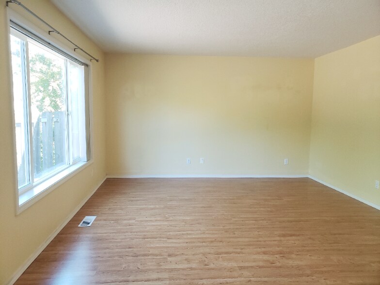 Building Photo - 6483 NW Wenmarie Dr