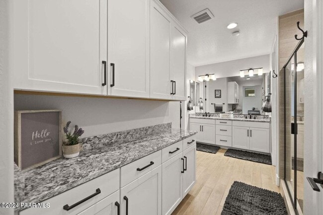 Building Photo - 6893 Killdeer Trl