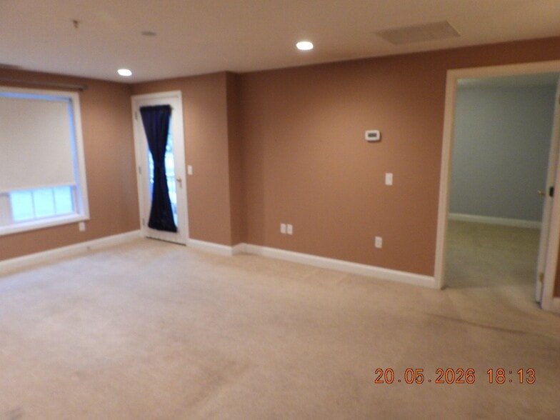 Building Photo - 16 Vista Ridge Dr