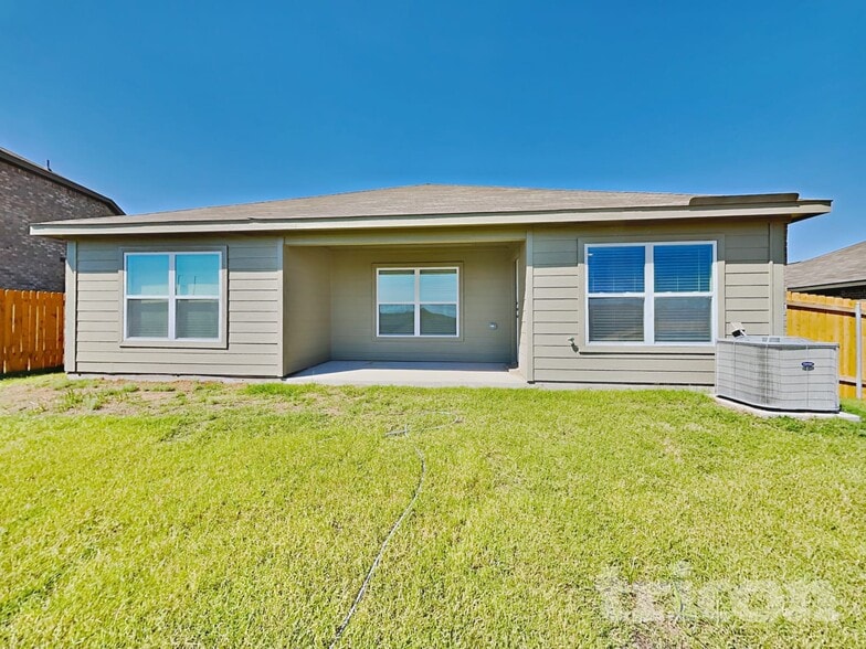 Building Photo - 123 Switchback Hl Rd