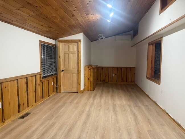 Building Photo - 192 Dorrs Corner Rd