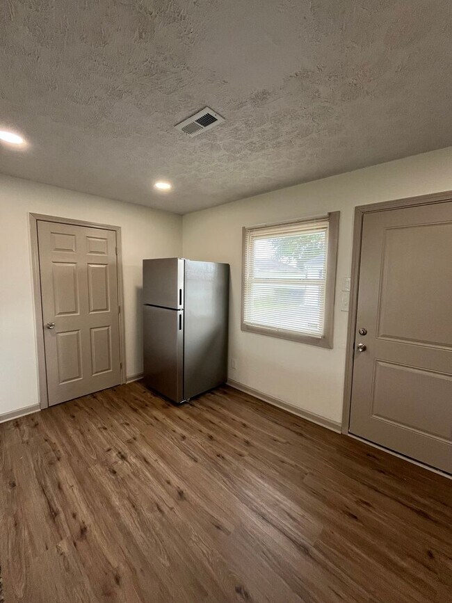 Building Photo - Beautifully Renovated 3-Bedroom Ranch with Open Floor Plan & 2-Car Garage